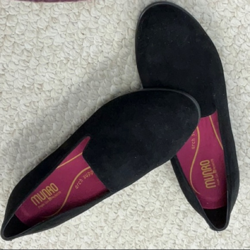 Munro Black Suede Flats with Pink Insole women’s casual 9.5